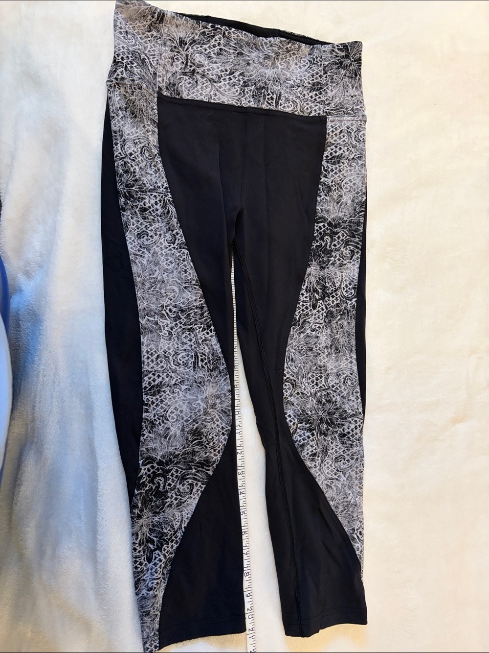 Lululemon Black Gray Serigraph Starlight Sweat & Repeat Crop Athletic Leggings 8